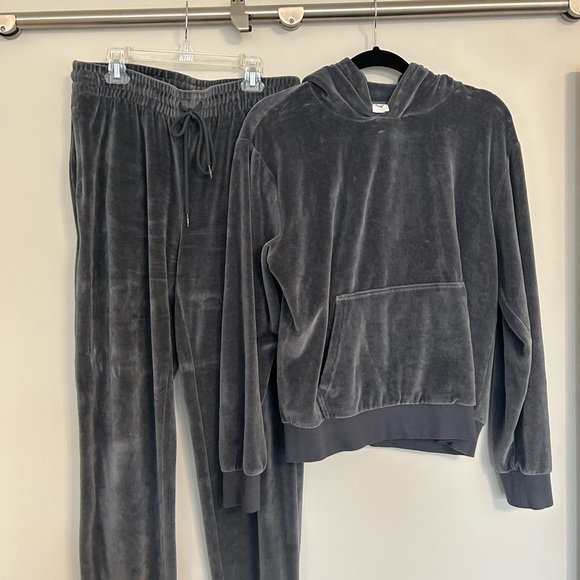 Aritzia TNA Echo Grey velour hoodie and joggers. Size medium - Picture 3 of 3